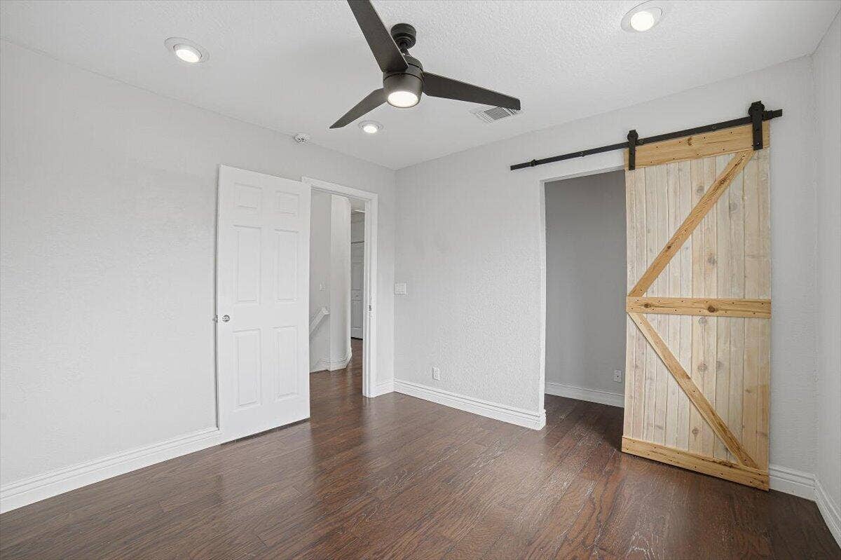 30-Bedroom5-B