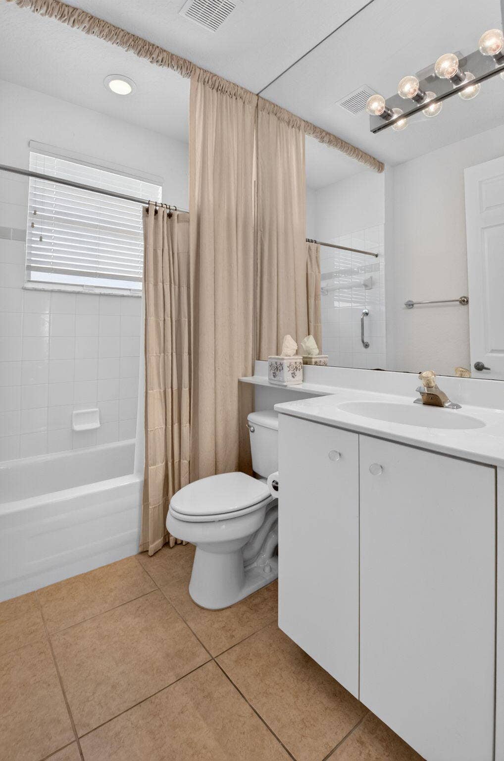 6802 Treves Way, Boynton Beach, FL 33437 2nd Bathroom