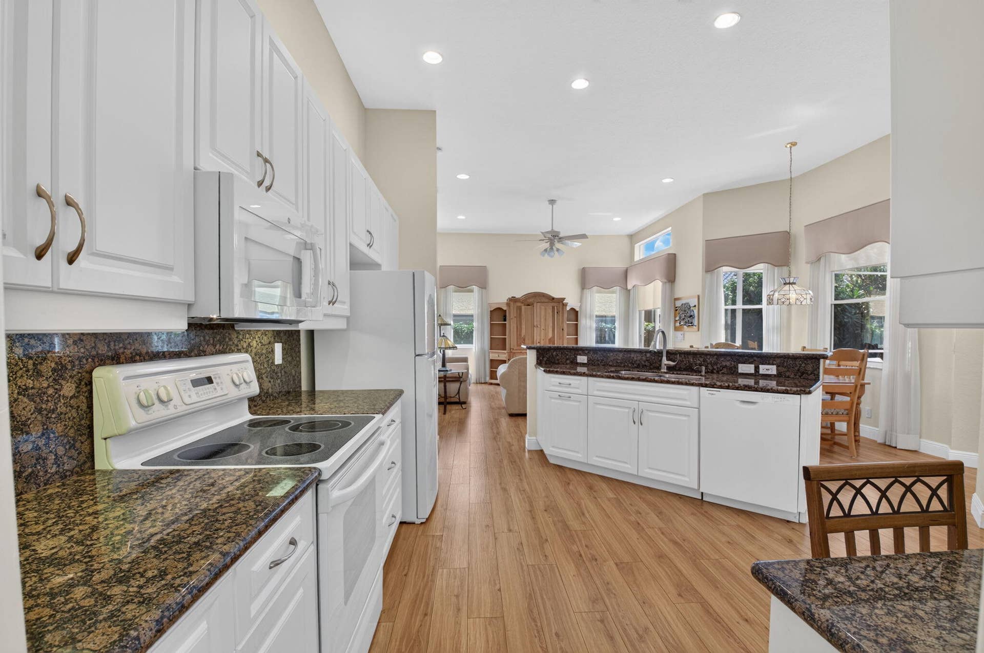 6802 Treves Way, Boynton Beach, FL 33437 Kitchen