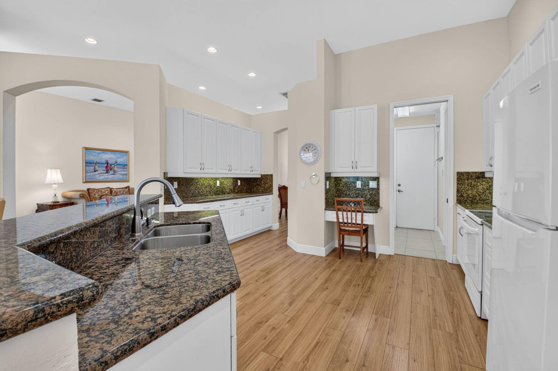 6802 Treves Way, Boynton Beach, FL 33437 Kitchen