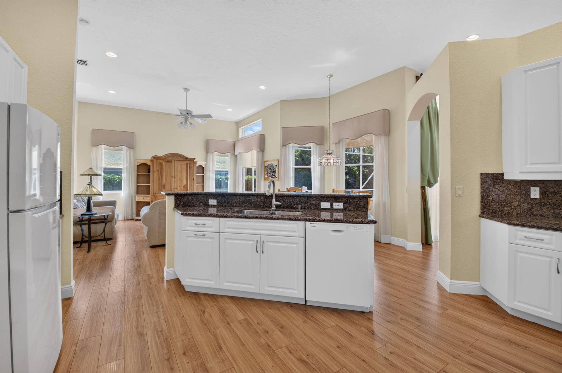6802 Treves Way, Boynton Beach, FL 33437 Kitchen
