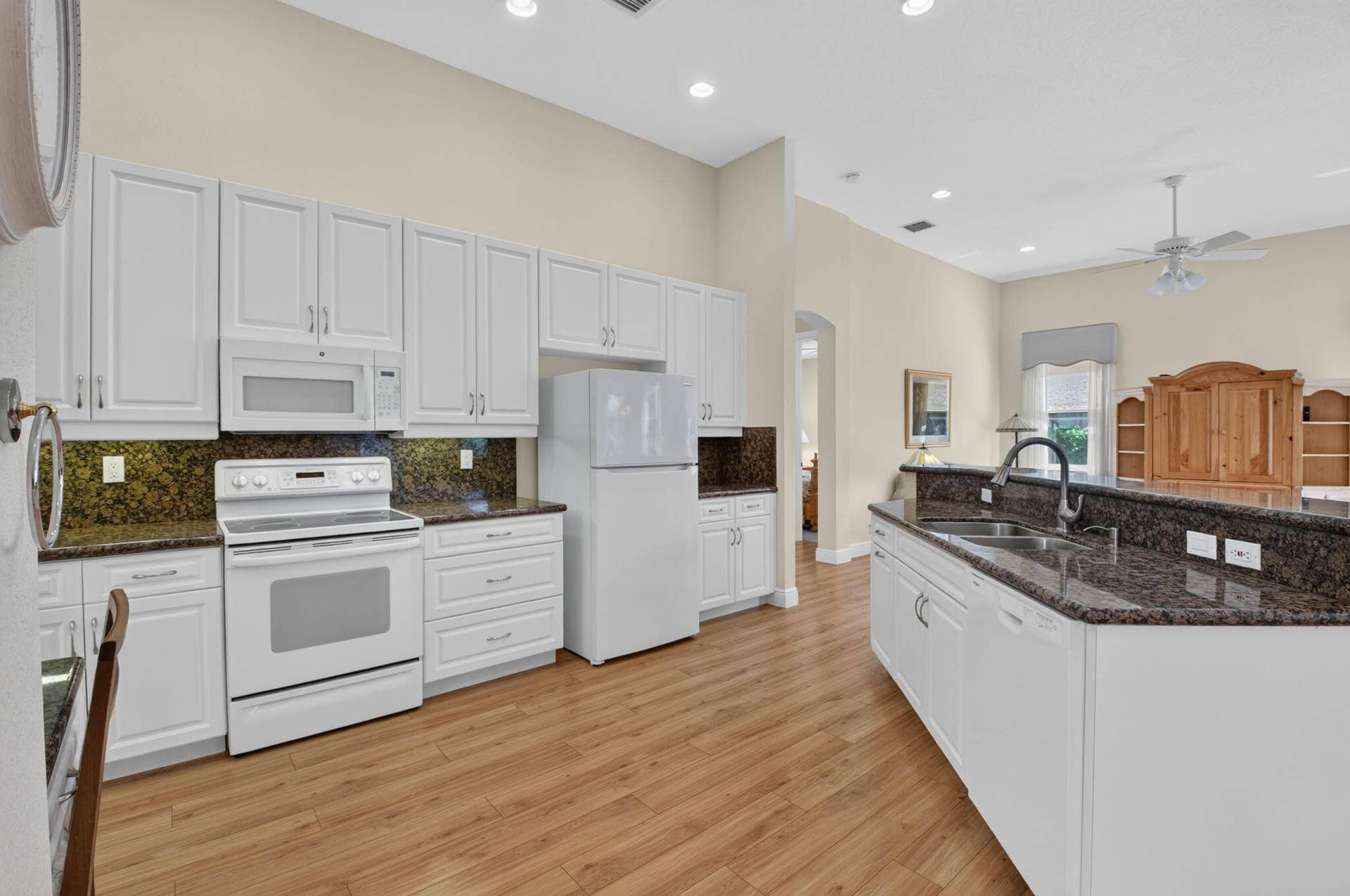6802 Treves Way, Boynton Beach, FL 33437 Kitchen
