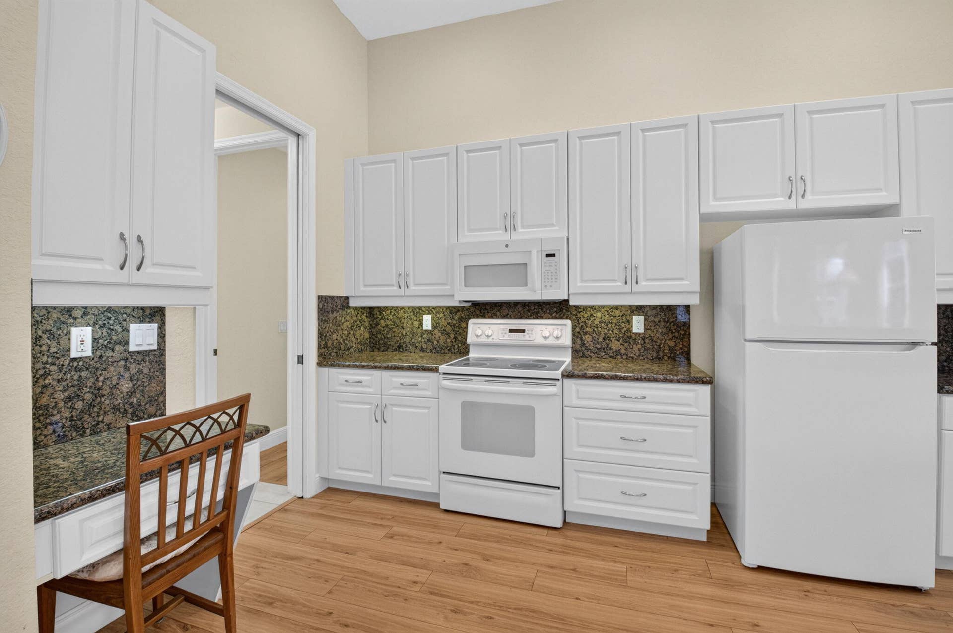 6802 Treves Way, Boynton Beach, FL 33437 Kitchen