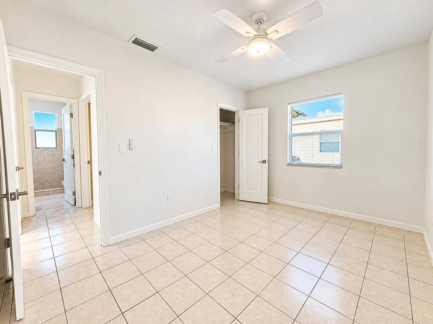835 FERNWOOD Drive, West Palm Beach, West Palm Beach, FL 33405 Room 2