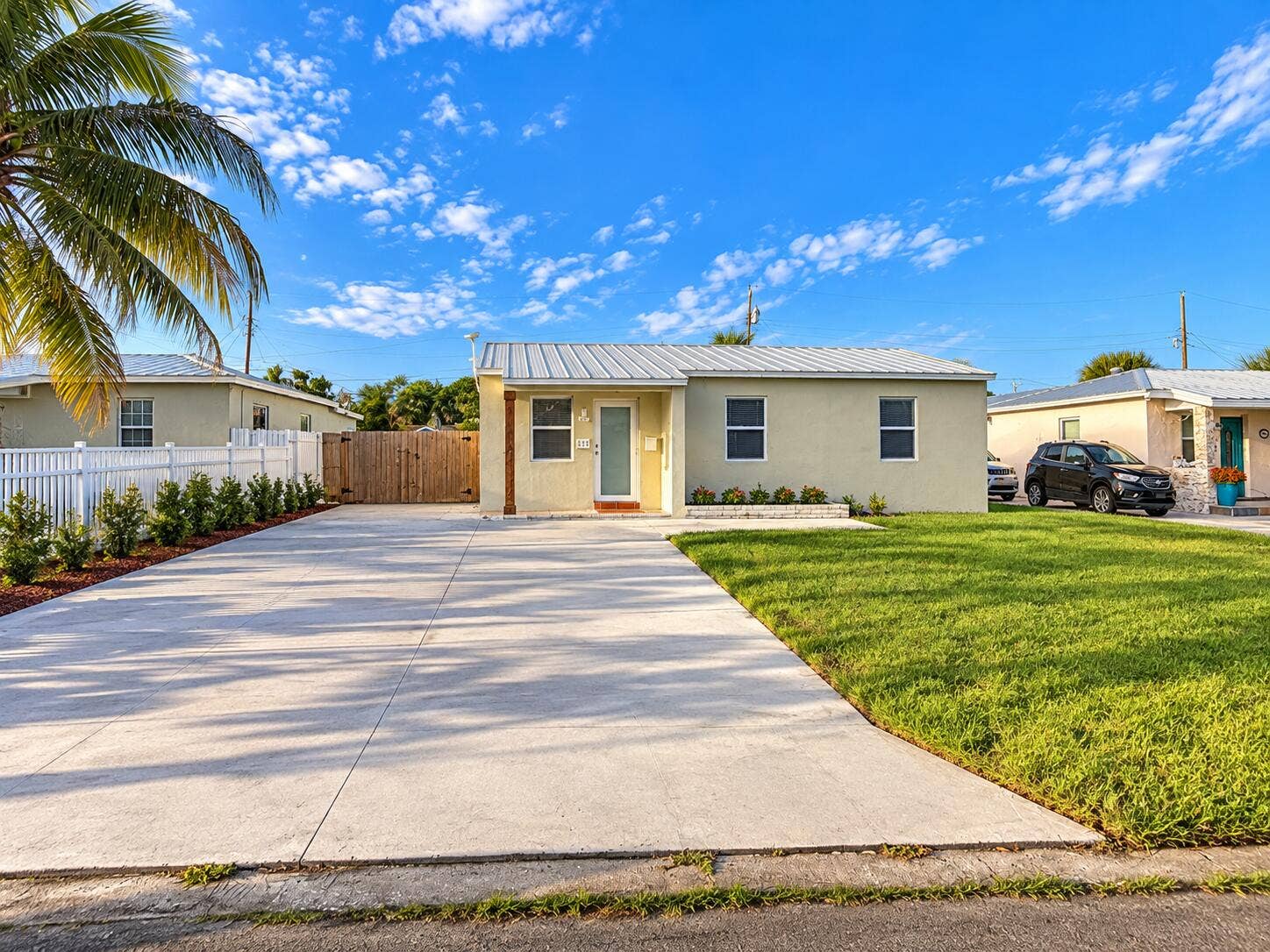 835 FERNWOOD Drive, West Palm Beach, West Palm Beach, FL 33405 Sunny Tropical Suburban Home Exterior