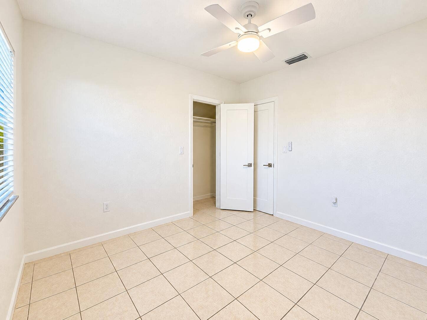 835 FERNWOOD Drive, West Palm Beach, West Palm Beach, FL 33405 Room3