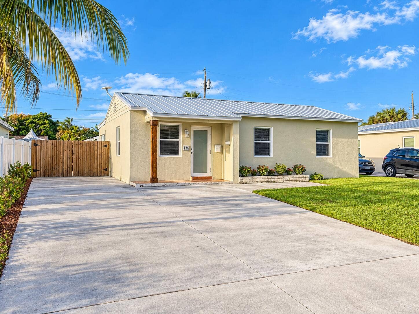835 FERNWOOD Drive, West Palm Beach, West Palm Beach, FL 33405 Sunny Suburban Florida Home