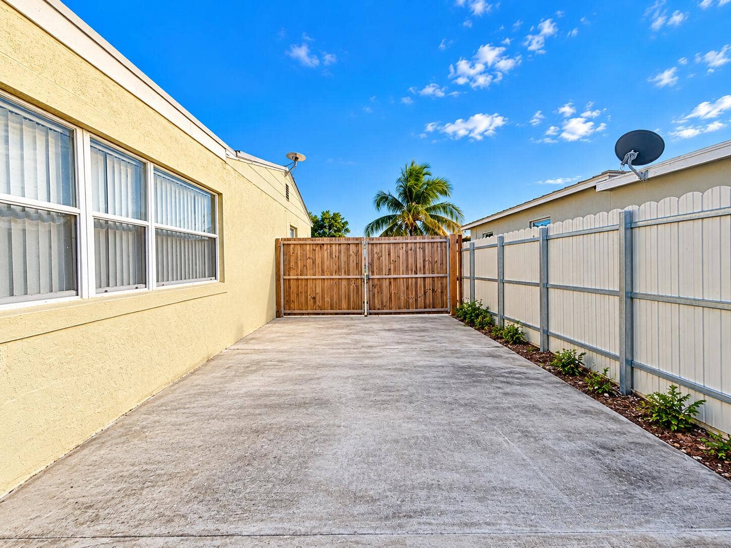 835 FERNWOOD Drive, West Palm Beach, West Palm Beach, FL 33405 Bright Tropical Patio Perspective