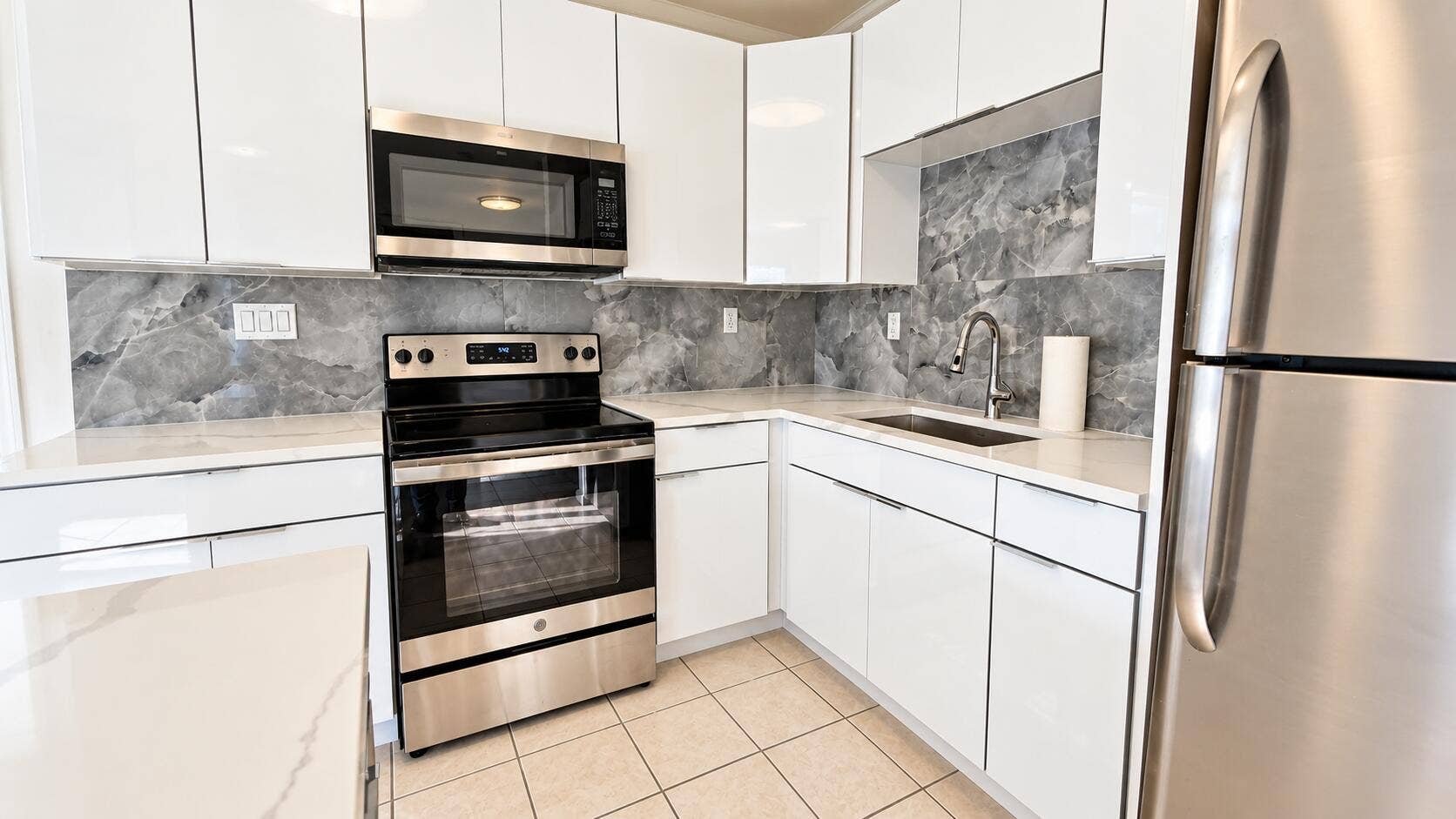 835 FERNWOOD Drive, West Palm Beach, West Palm Beach, FL 33405 Bright Modern White Kitchen (1)