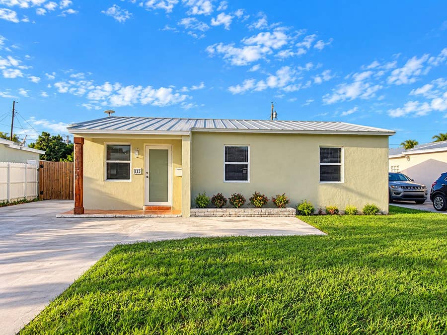 Property photo for 835 FERNWOOD Drive, West Palm Beach, FL