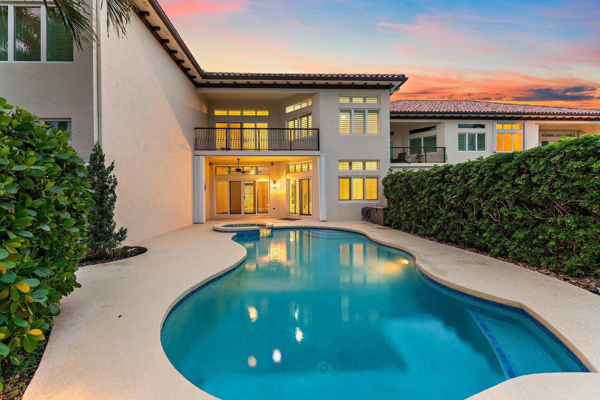 1412 HARBOUR POINT Drive, North Palm Beach, FL 33410 light colored decking stays cool all year long!