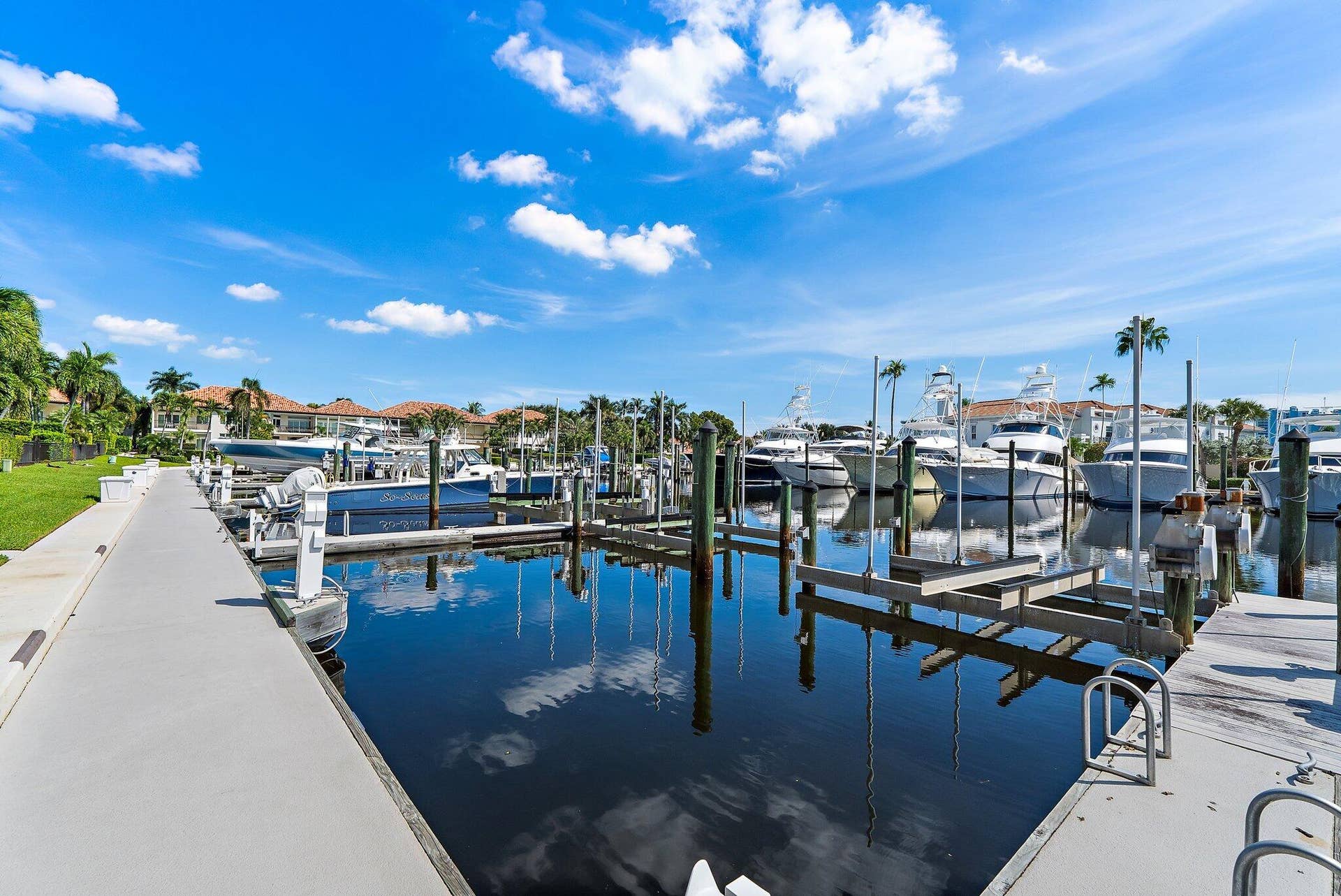 1412 HARBOUR POINT Drive, North Palm Beach, FL 33410 Private Marina
