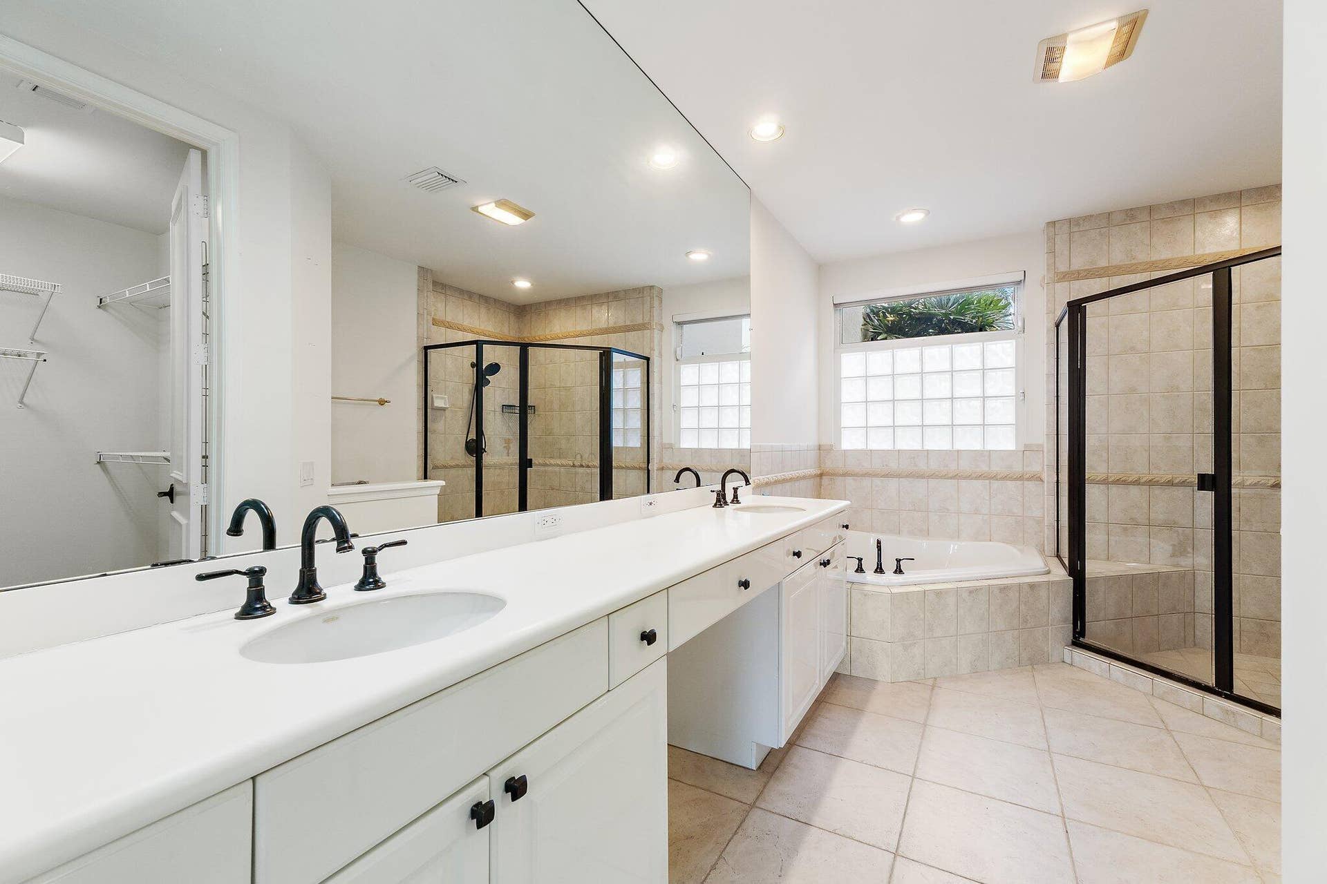 1412 HARBOUR POINT Drive, North Palm Beach, FL 33410 Primary Bath