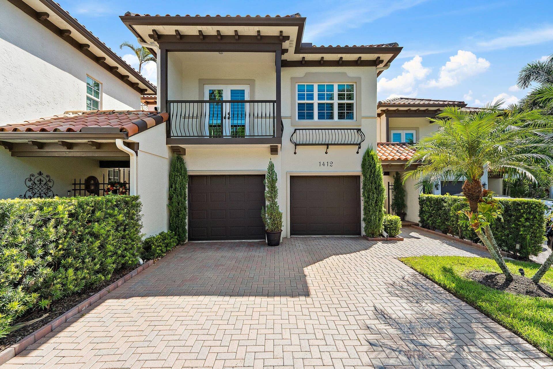 1412 HARBOUR POINT Drive, North Palm Beach, FL 33410 spacious 2 car garage