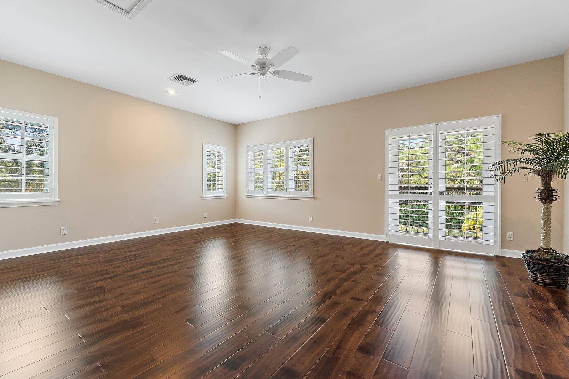 1412 HARBOUR POINT Drive, North Palm Beach, FL 33410 484 Sq. Ft guesthouse