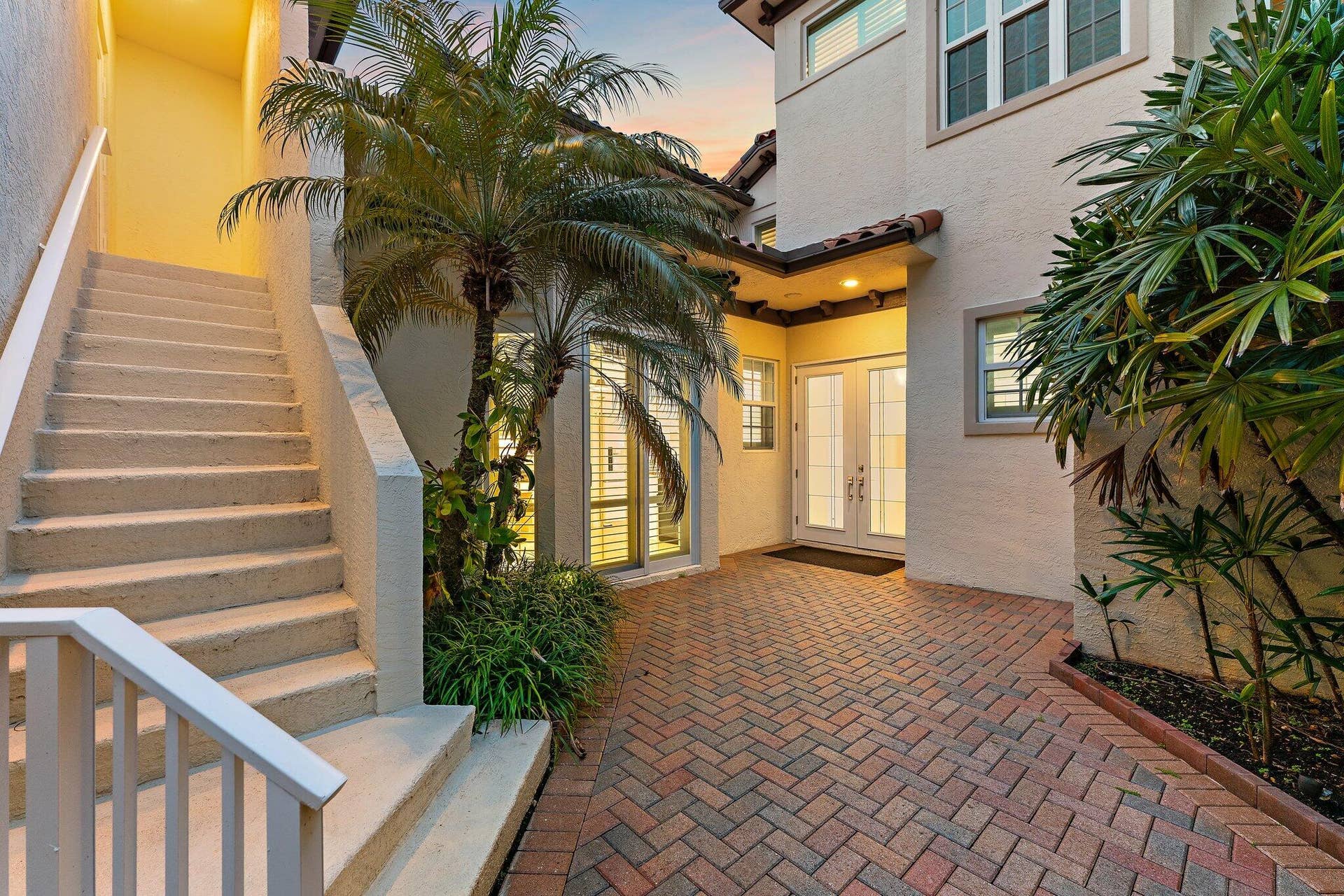 1412 HARBOUR POINT Drive, North Palm Beach, FL 33410 Private + Secure