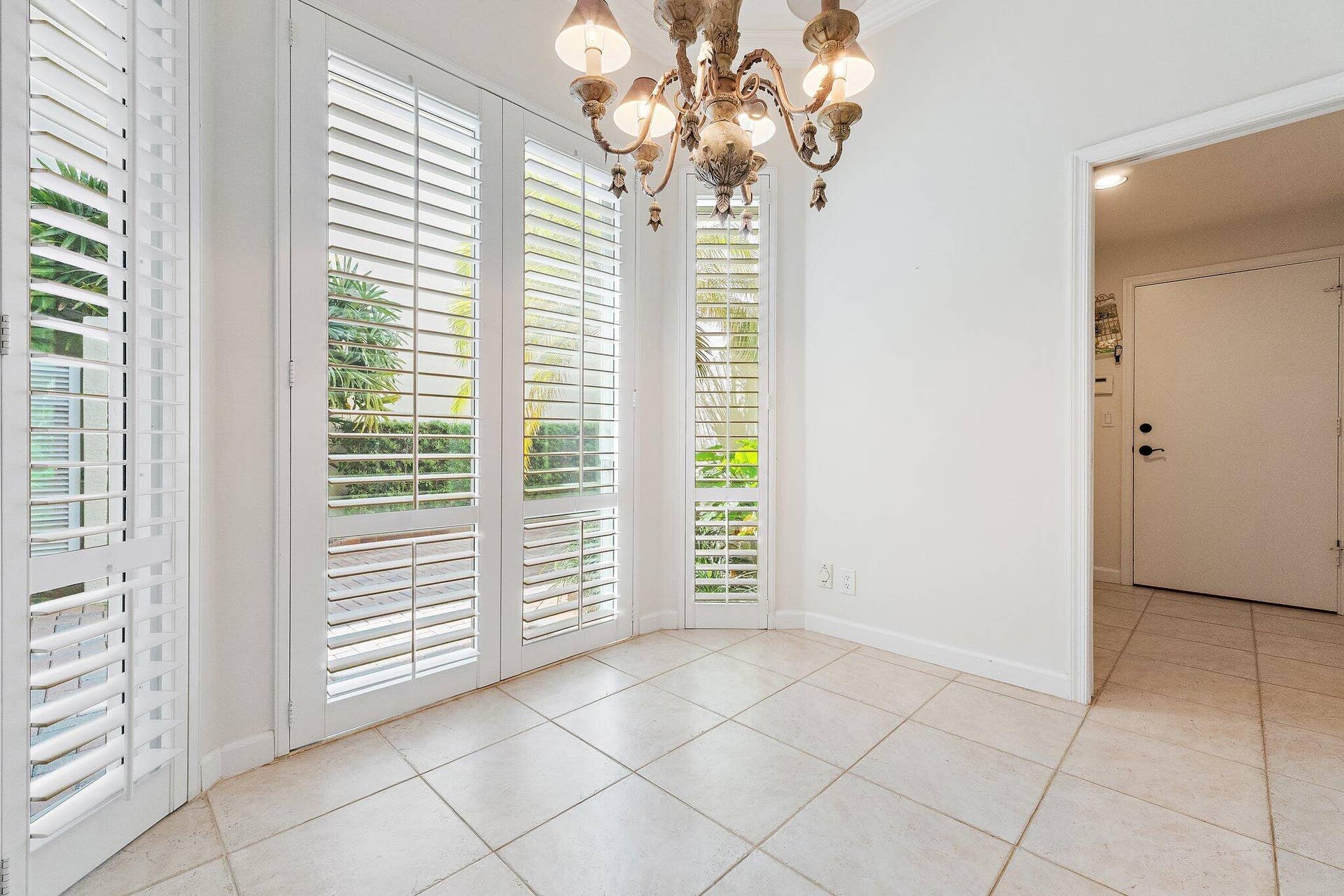 1412 HARBOUR POINT Drive, North Palm Beach, FL 33410 Breakfast Nook