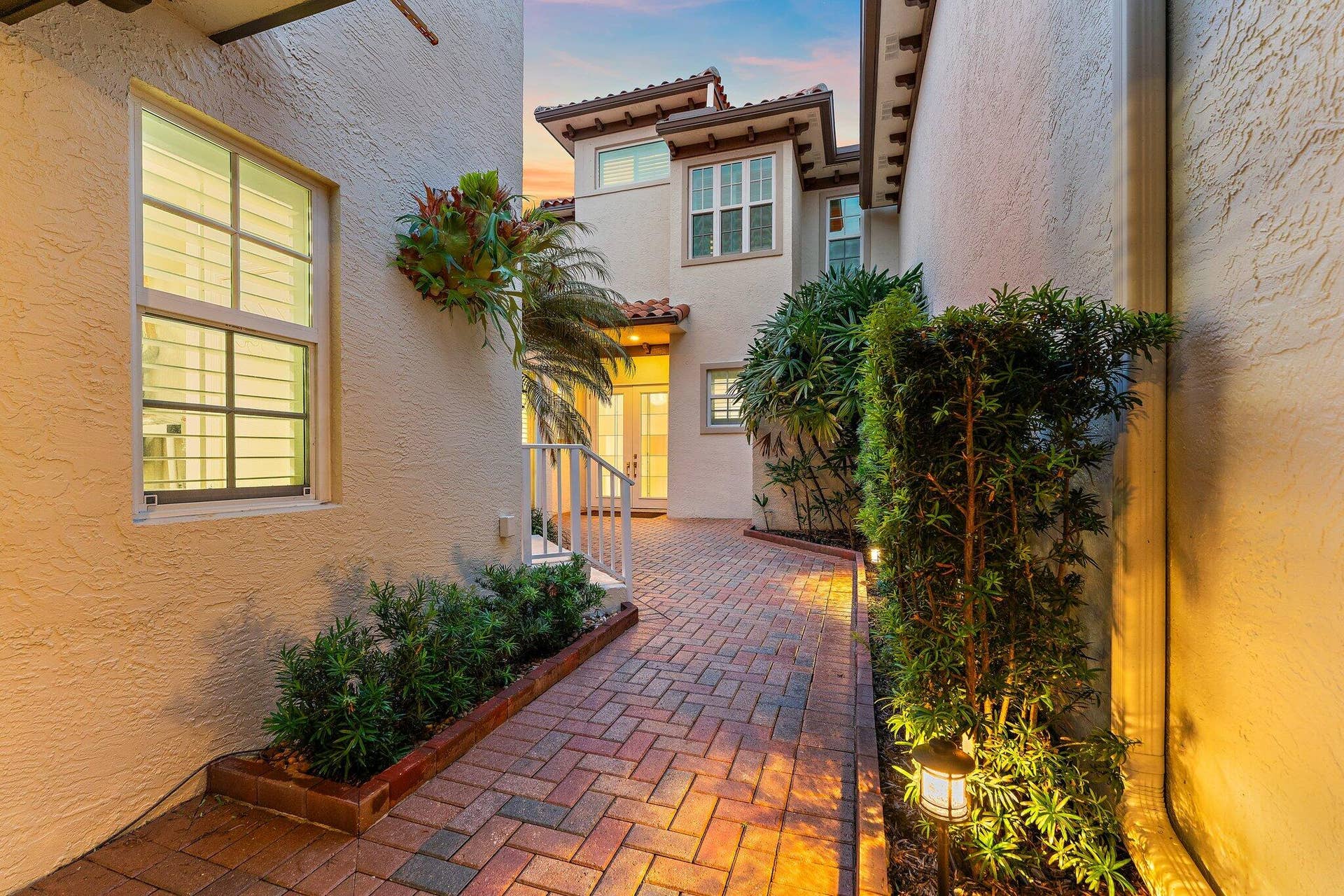 1412 HARBOUR POINT Drive, North Palm Beach, FL 33410 Outdoor Courtyard