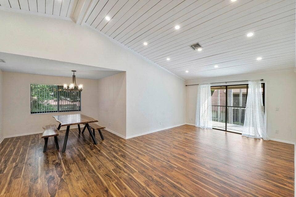 5720 Coach House Circle, #E, Boca Raton, FL 33486 20250926153033905990000000-o