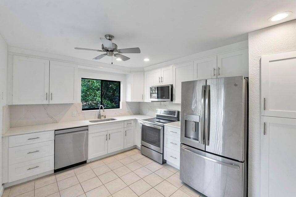 5720 Coach House Circle, #E, Boca Raton, FL 33486 20250926153030542971000000-o
