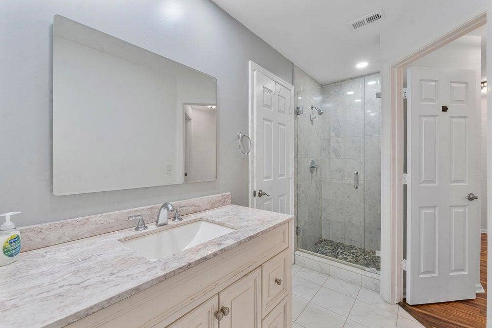 5720 Coach House Circle, #E, Boca Raton, FL 33486 20250926153029230234000000-o