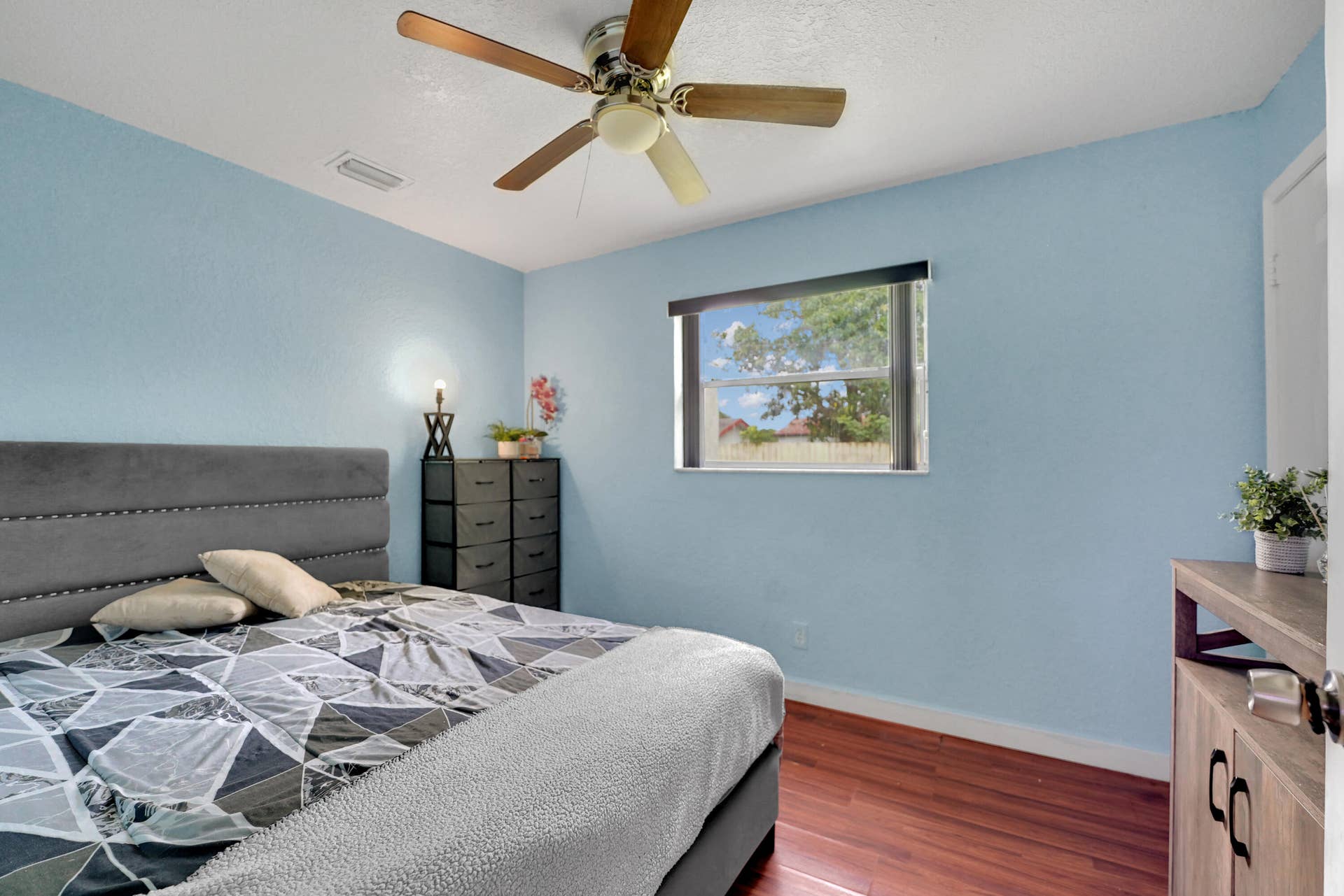 1420 NW 33RD Terrace, Lauderhill, FL 33311 DSC09610