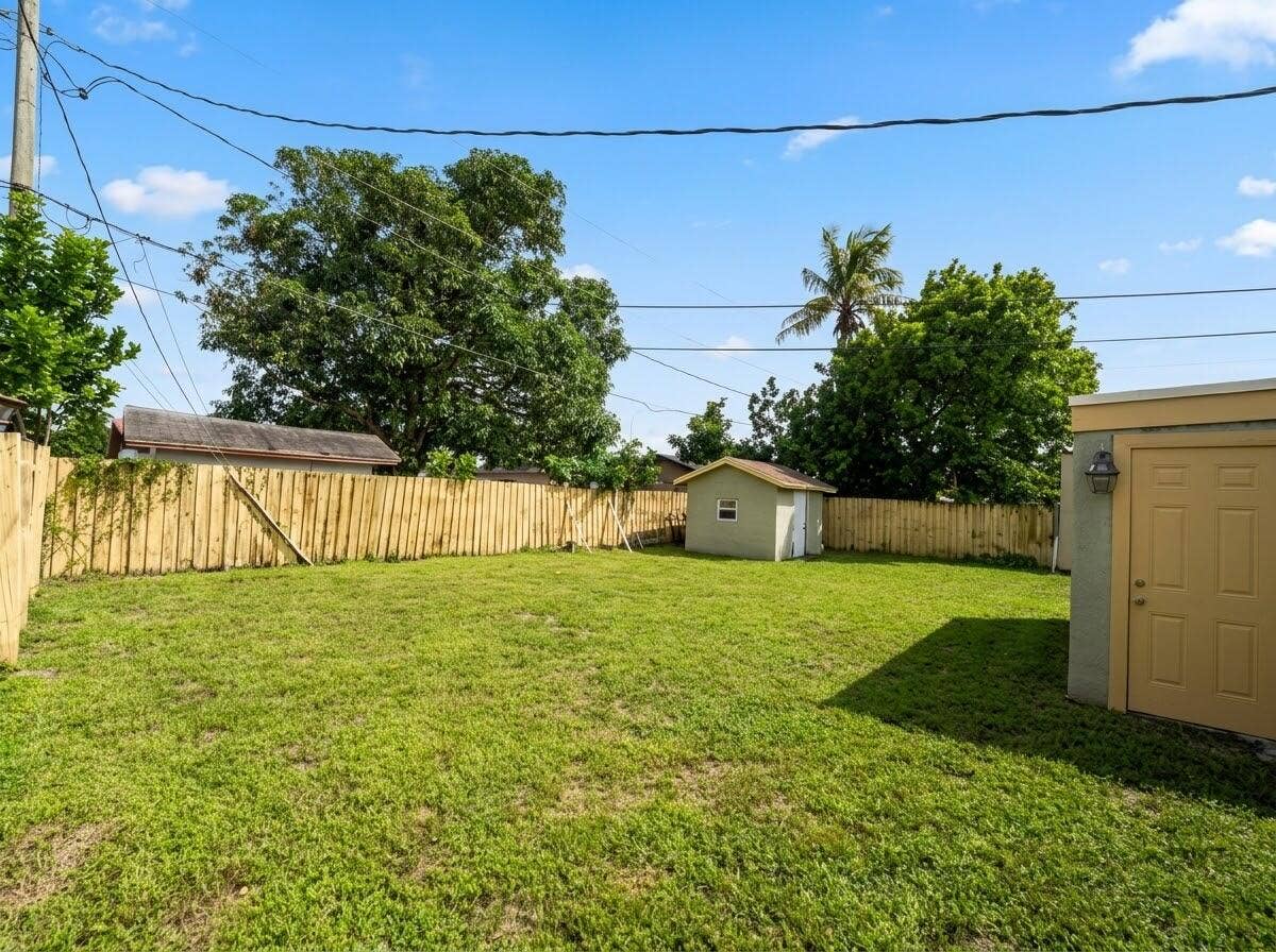1420 NW 33RD Terrace, Lauderhill, FL 33311 IMG_9654