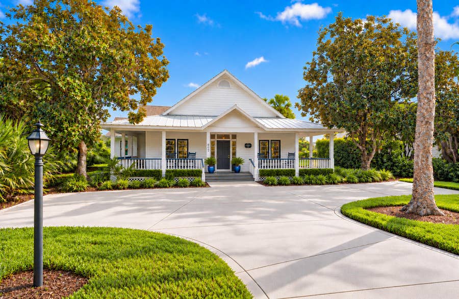 Property photo for 807 CAROLINA Circle SW, Vero Beach, FL
