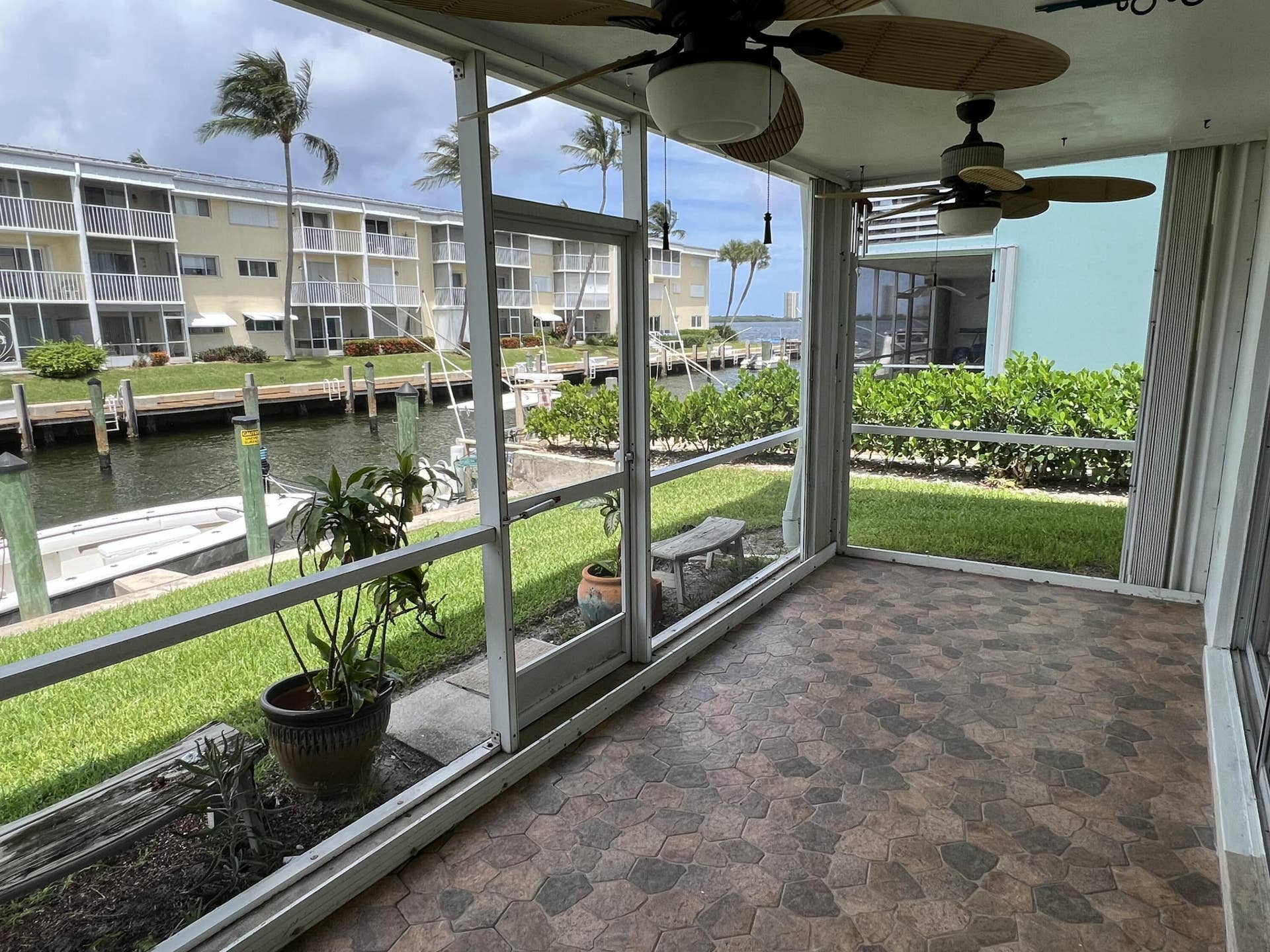 109 WETTAW Lane, #101, North Palm Beach, FL 33408 10p