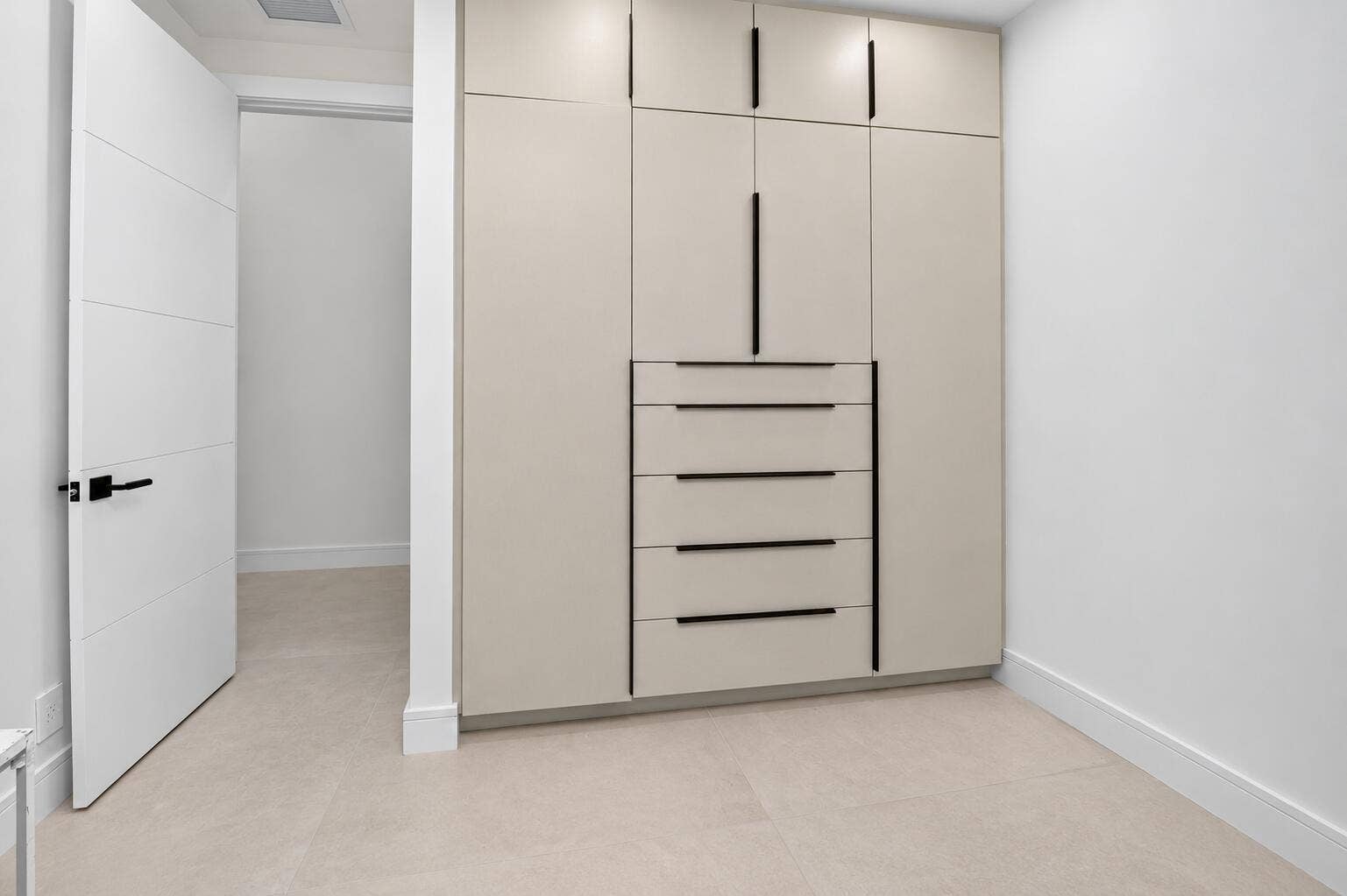 CLOSET bedroom 1