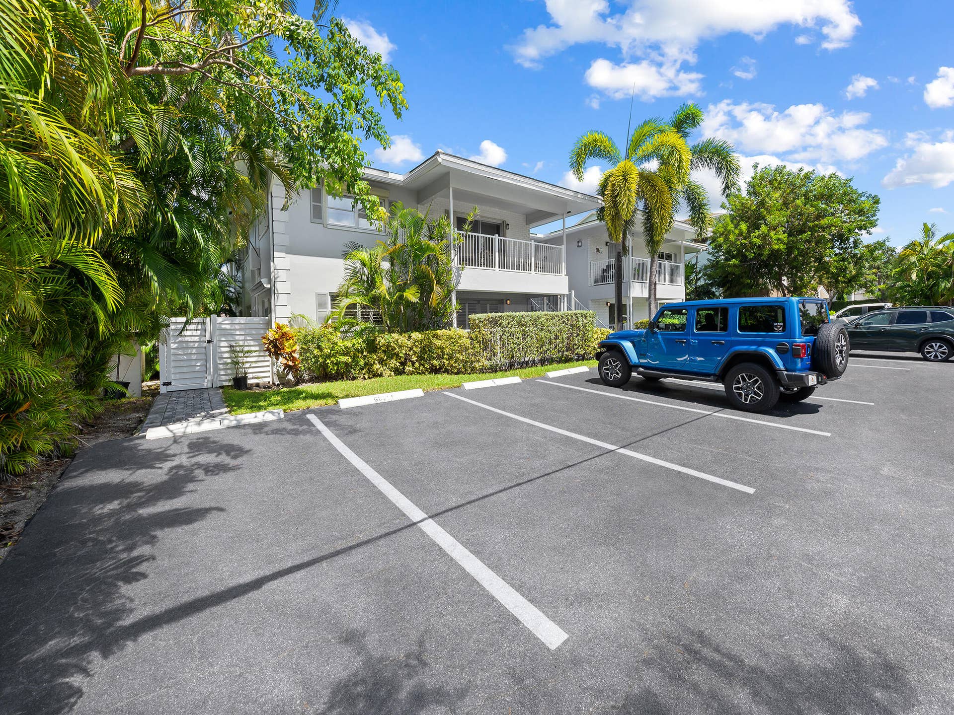 2743 NE 15th Street, #1, Fort Lauderdale, FL 33304 BEC07640