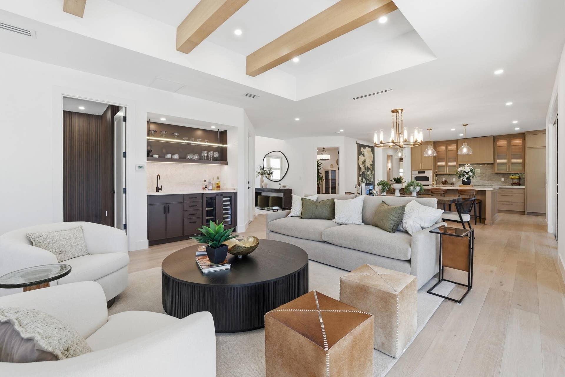 Fully furnished by ARHAUS Palm Beach