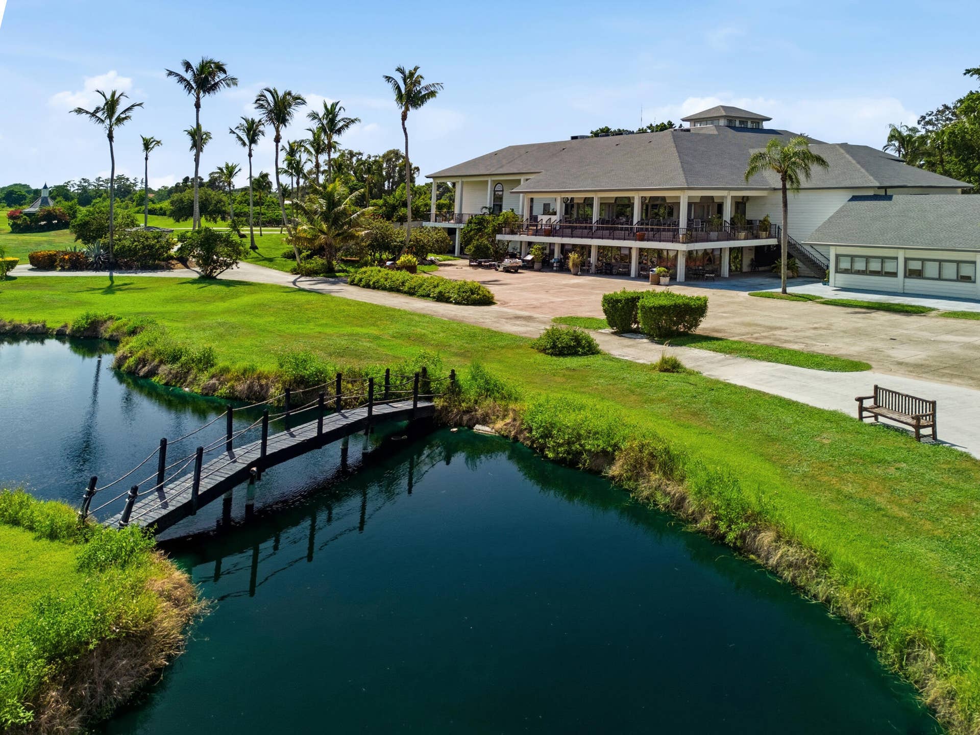 Golf Club & The Stallion Restaurant