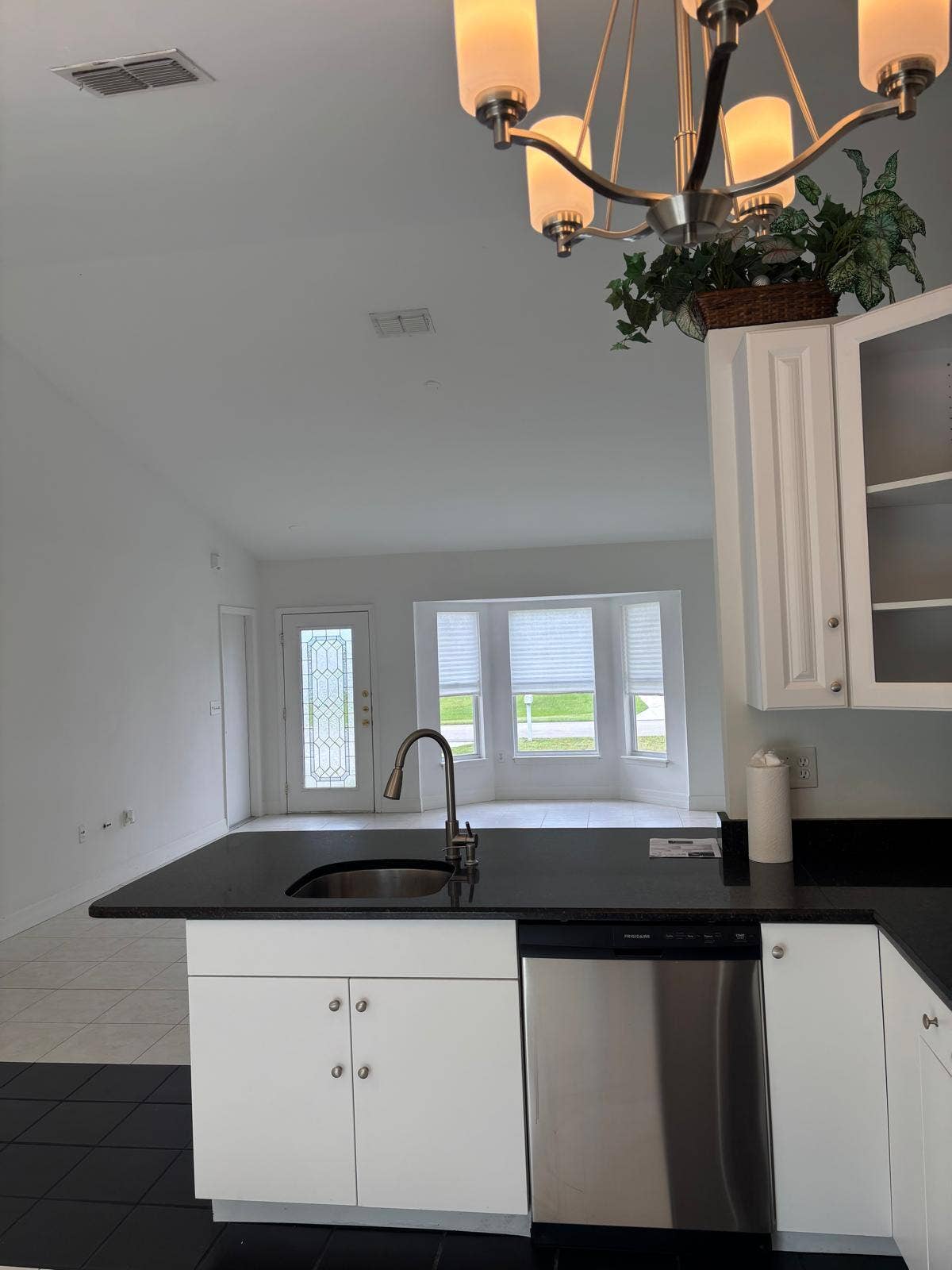 5570 NW CRUZAN Avenue, Port St Lucie, FL 34986 kitchen into lr wa