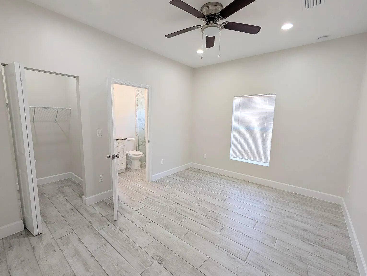 1566 W 26th Ct-7