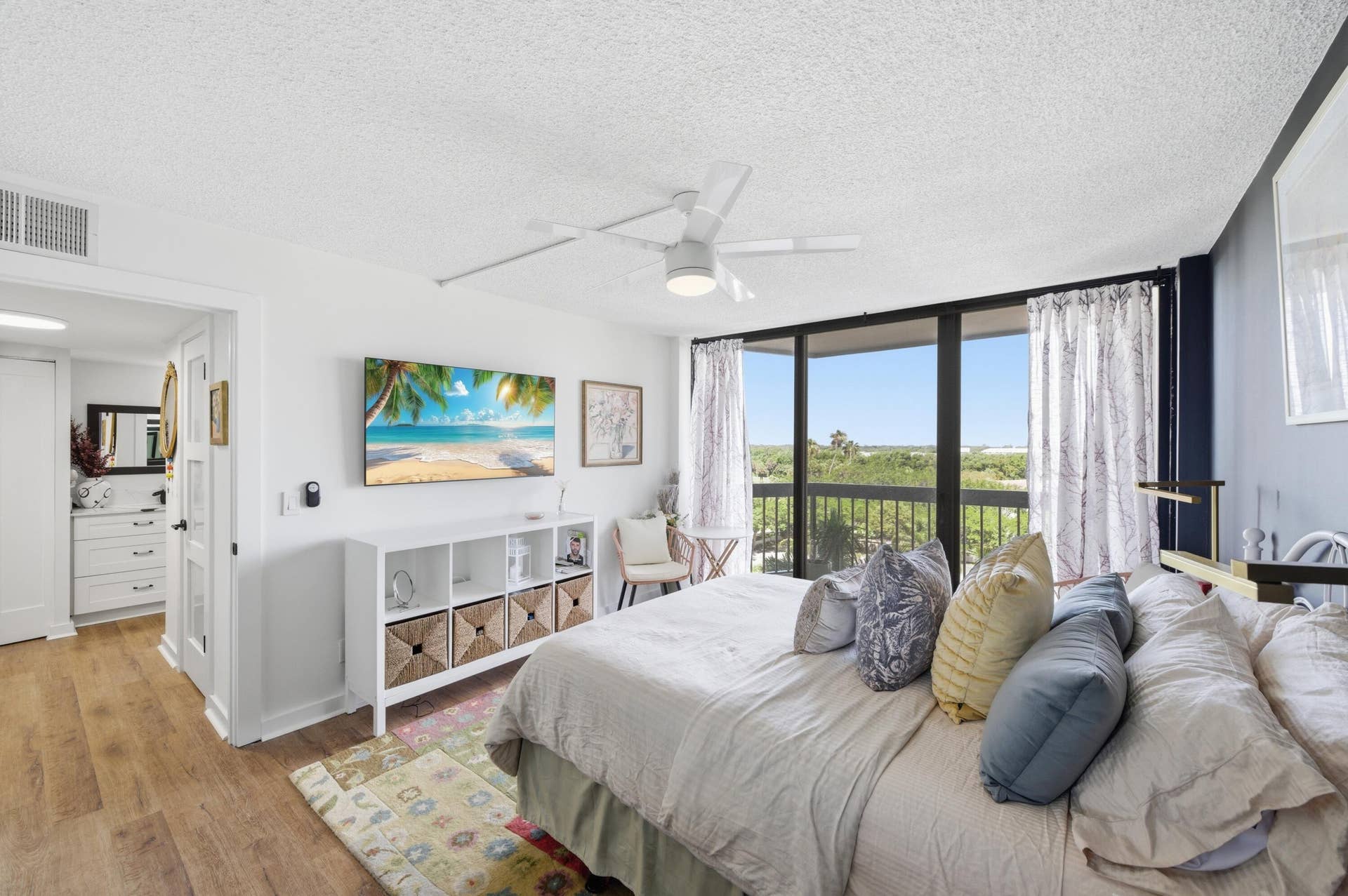 Primary Bedroom-sliding doors to balcony