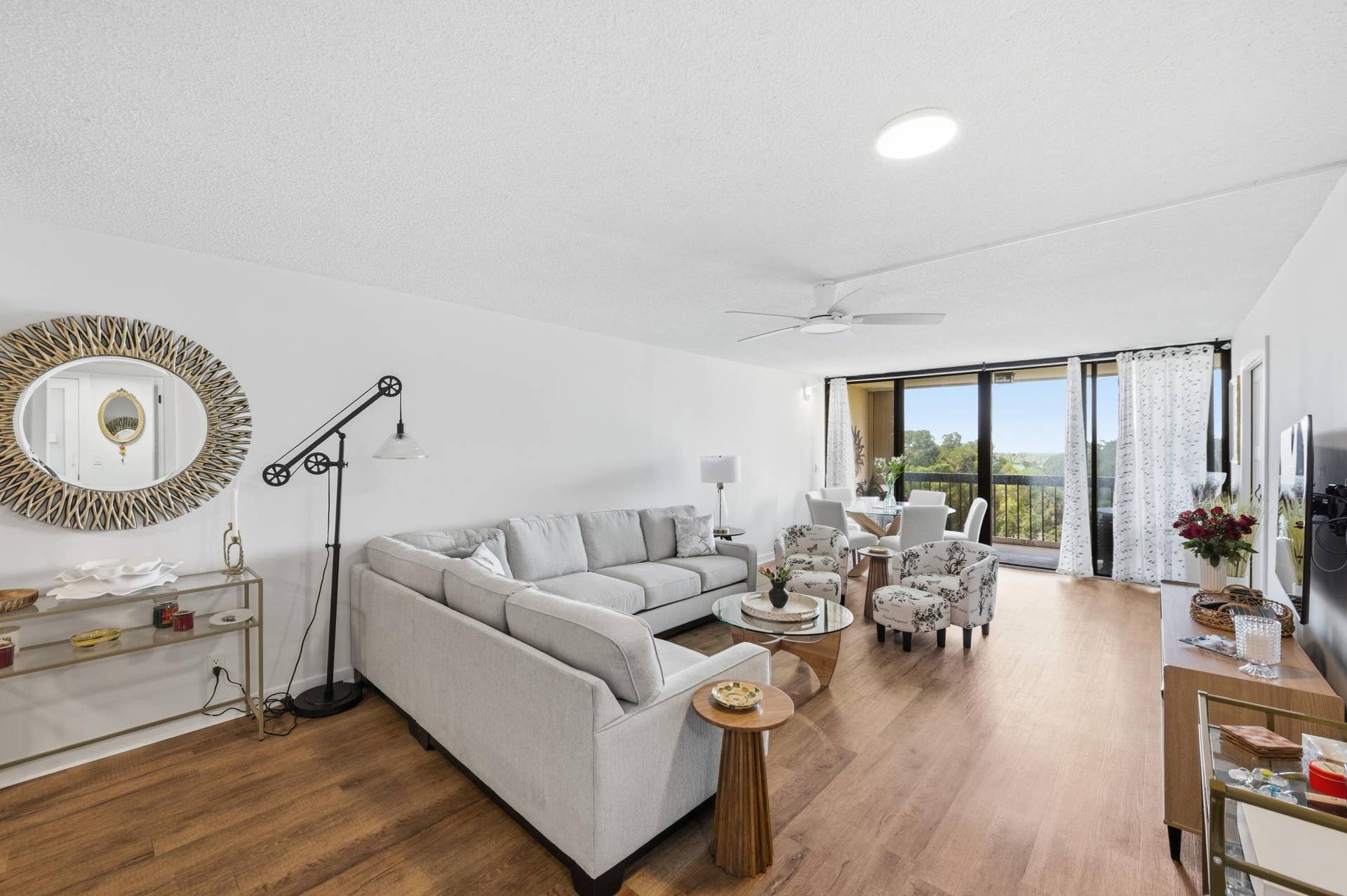 Open-concept living -Light & Bright