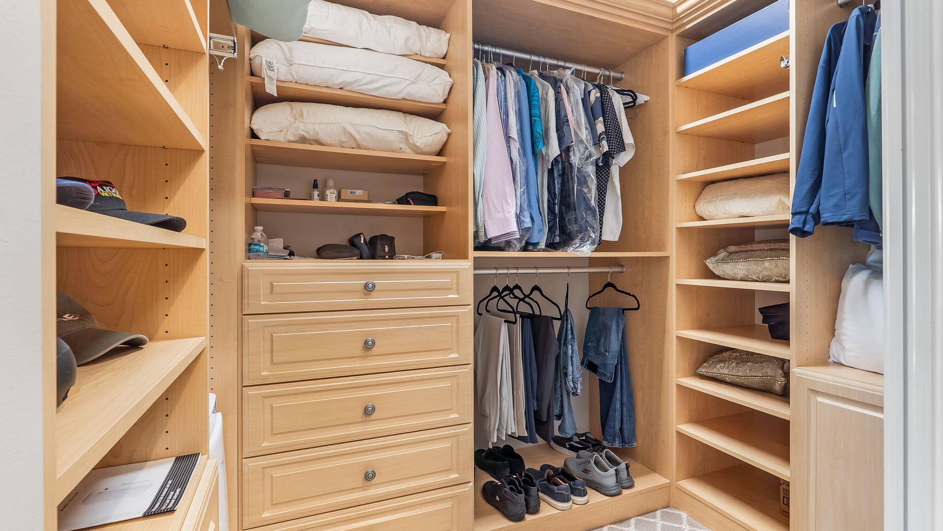 Walk-in Closet