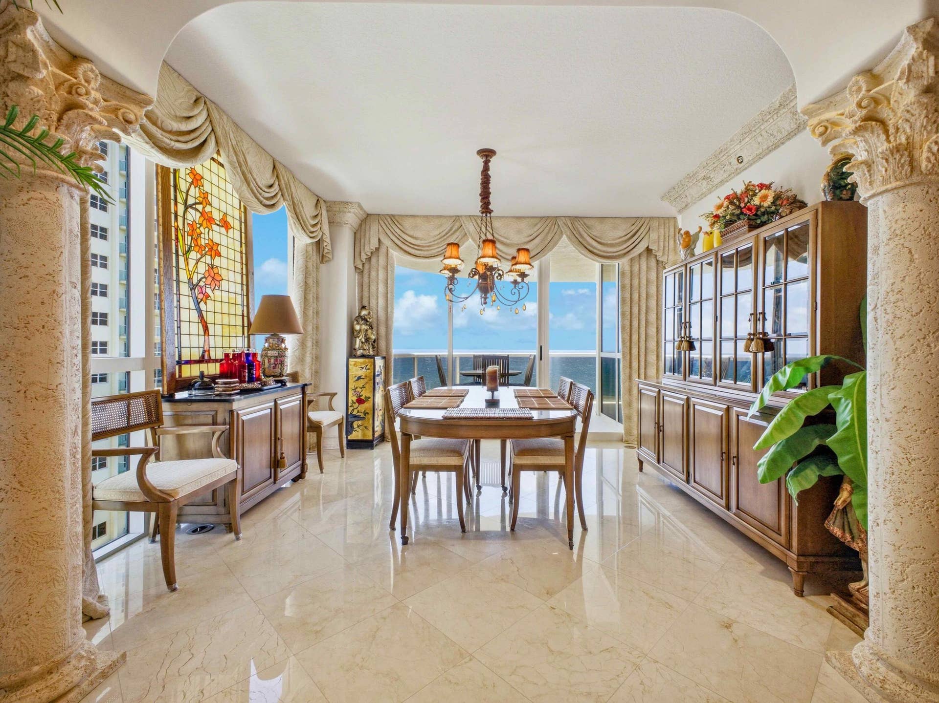 3200 N OCEAN Boulevard, #801, Fort Lauderdale, FL 33308 Dining