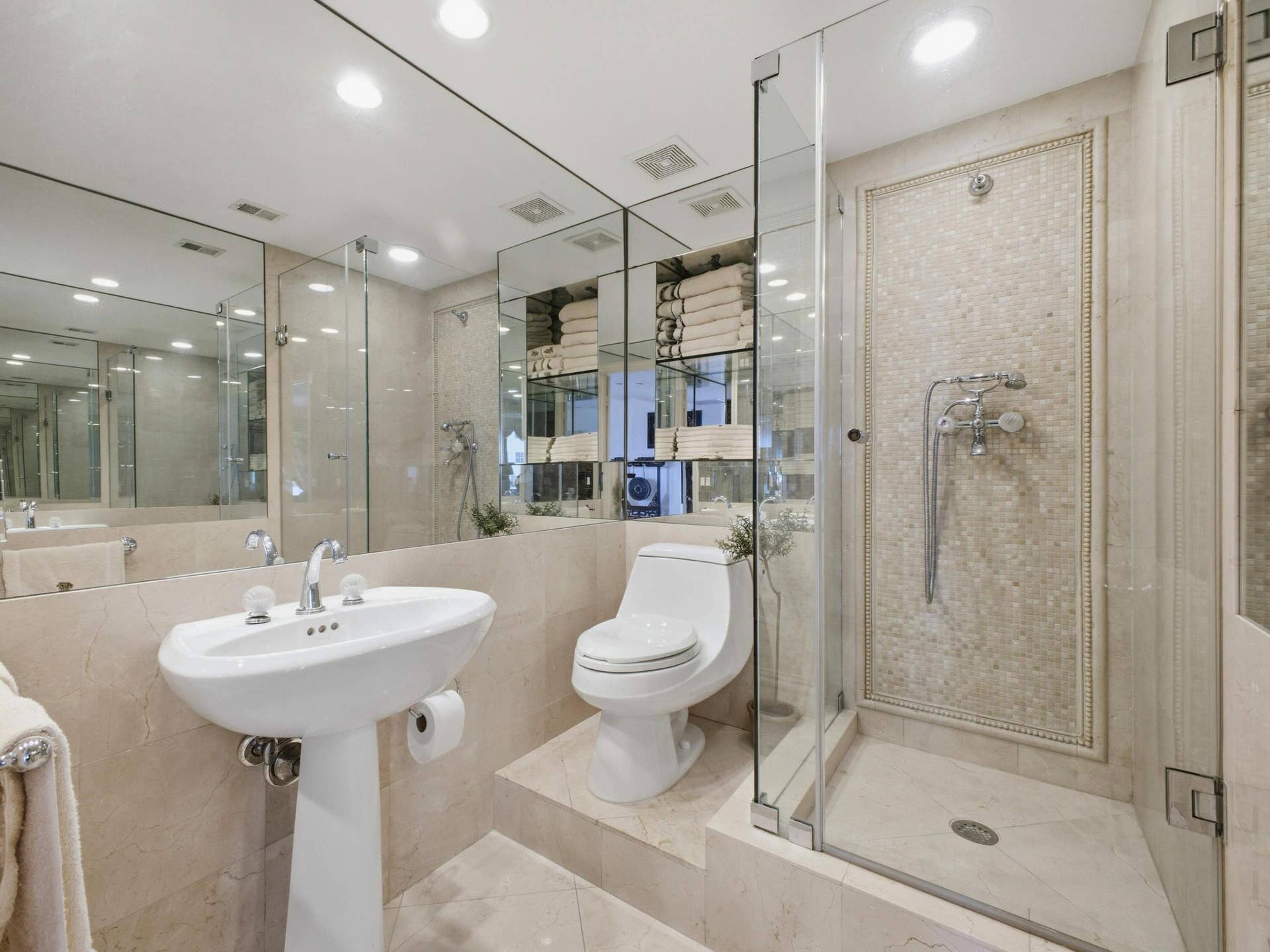 3200 N OCEAN Boulevard, #801, Fort Lauderdale, FL 33308 Guest Bathroom