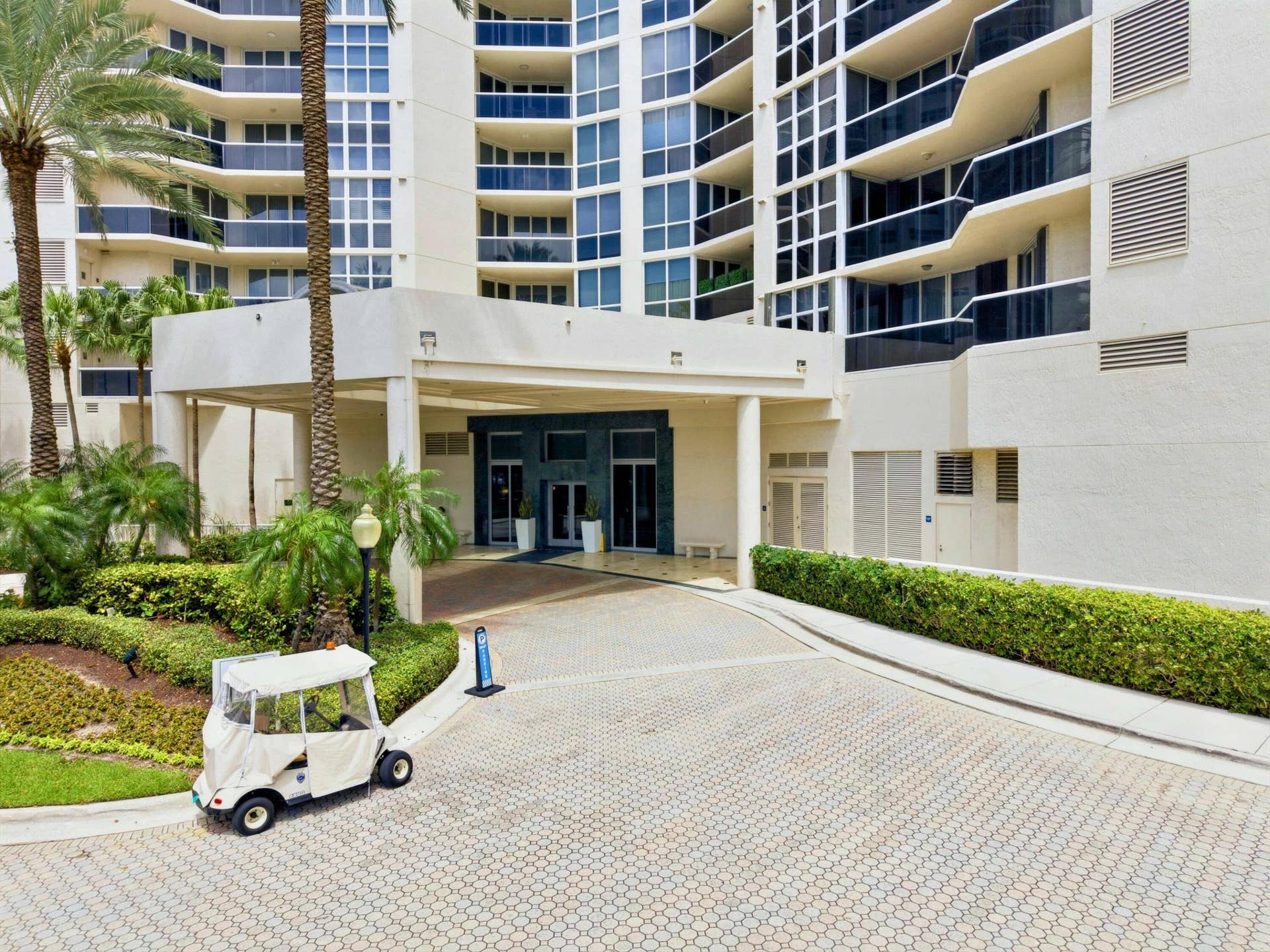3200 N OCEAN Boulevard, #801, Fort Lauderdale, FL 33308 Porte Cochere