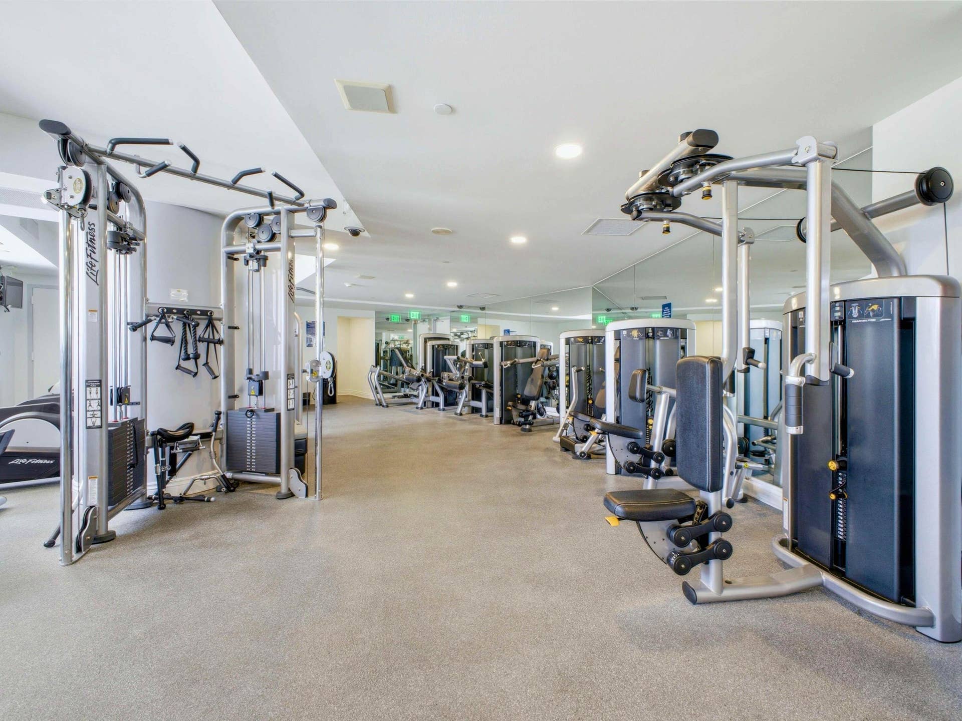 3200 N OCEAN Boulevard, #801, Fort Lauderdale, FL 33308 Amenities Gym Weigths