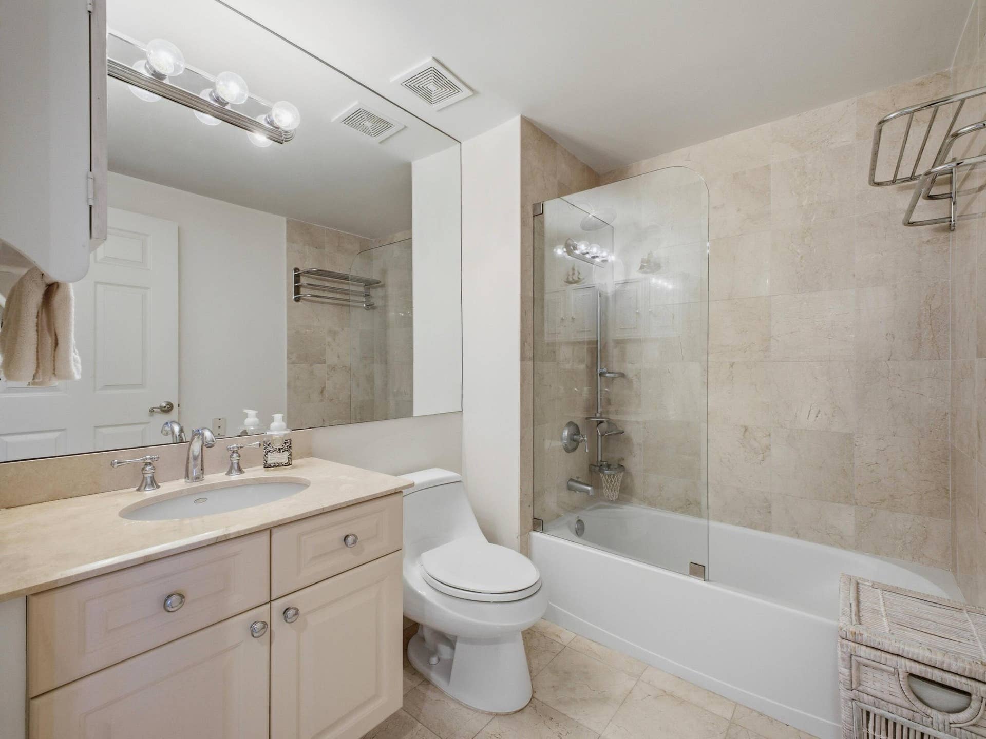 3200 N OCEAN Boulevard, #801, Fort Lauderdale, FL 33308 Bathroom Bedrooms