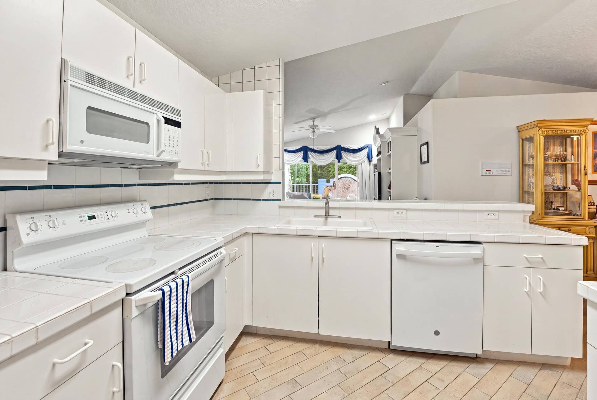 5231 NW 117TH Avenue, Coral Springs, FL 33076 20_023__jjl5725_declutter_fa219478