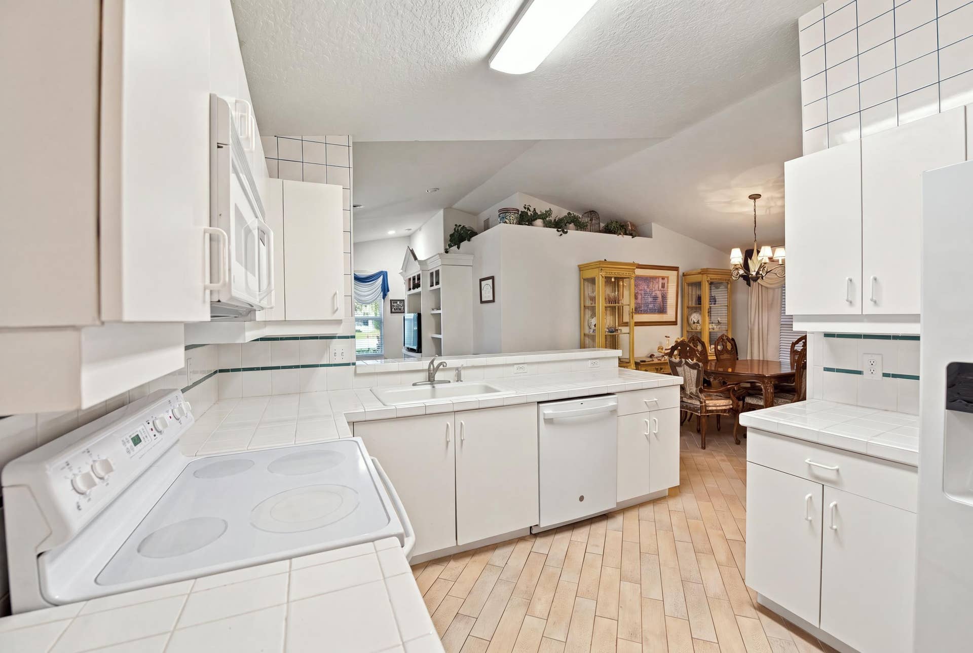 5231 NW 117TH Avenue, Coral Springs, FL 33076 21_024__jjl5730_declutter_671fdd76