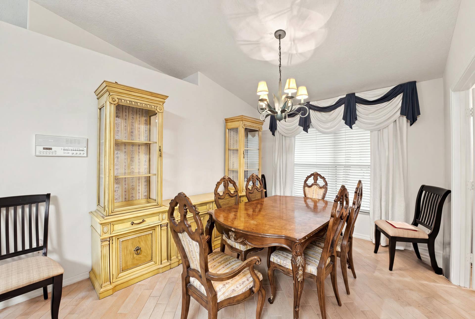 5231 NW 117TH Avenue, Coral Springs, FL 33076 15_027__jjl5675_declutter_c9b60bfa