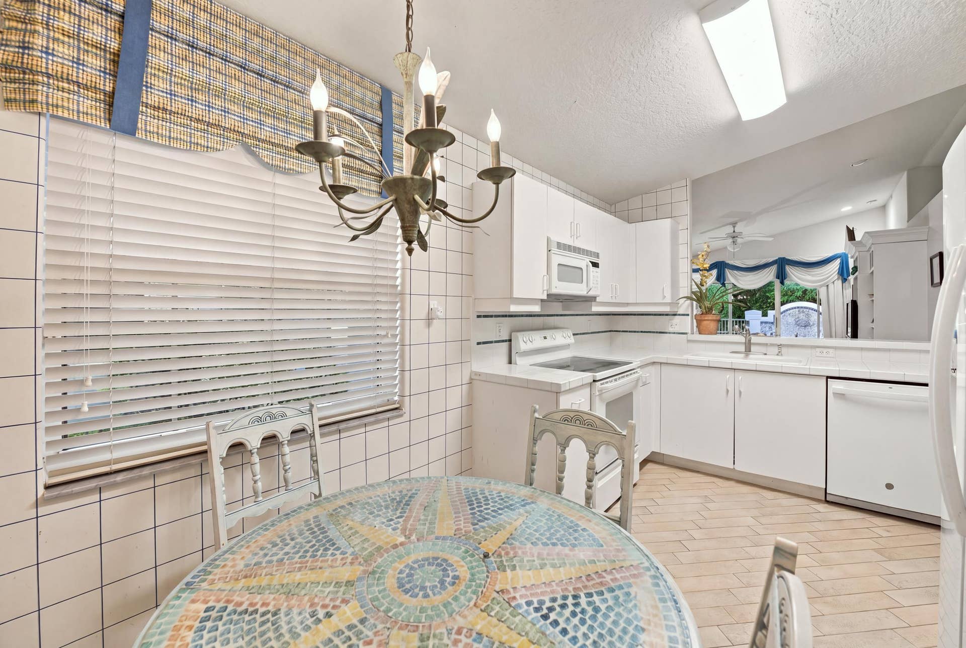 5231 NW 117TH Avenue, Coral Springs, FL 33076 19_022__jjl5720_declutter_7a2467ed