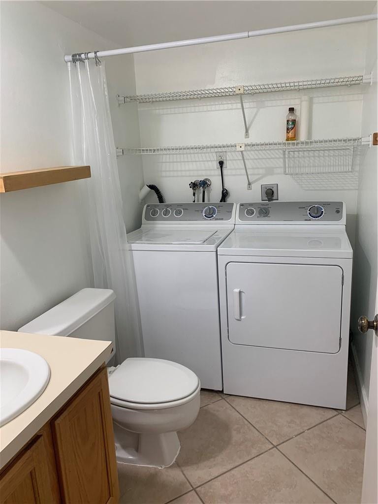Half bath with w/d