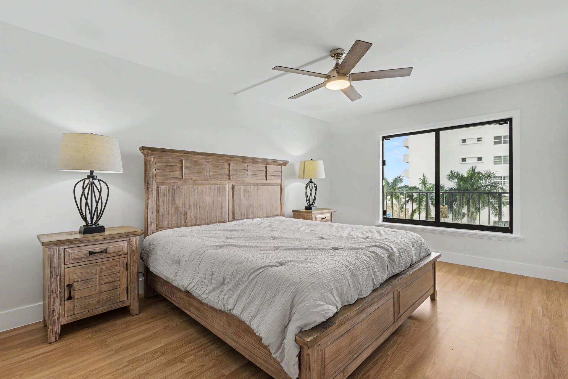 3200 N OCEAN Drive, #402, Hollywood, FL 33019 Partially furnished