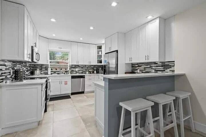 1949 WINDWARD Drive, Lauderdale By The Sea, FL 33062 1949_Windward_05